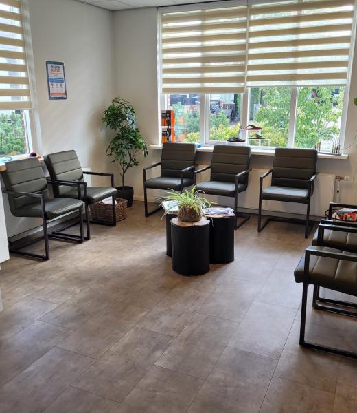 Kinderen in de wachtkamer bij Mondhygiënist Elles in Assen voor mondhygiëne afspraken